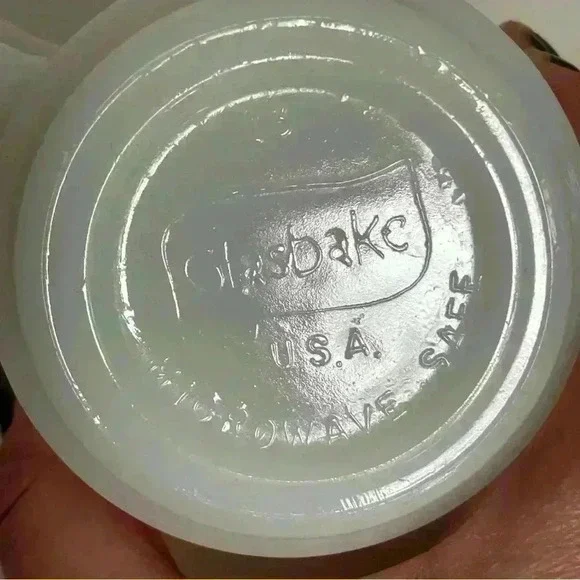 Set of 2 vintage Glasbake milk glass coffee mugs for grandma and grandpa - Picture 8 of 12